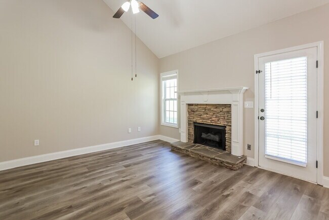 Building Photo - 204 Raleigh Way
