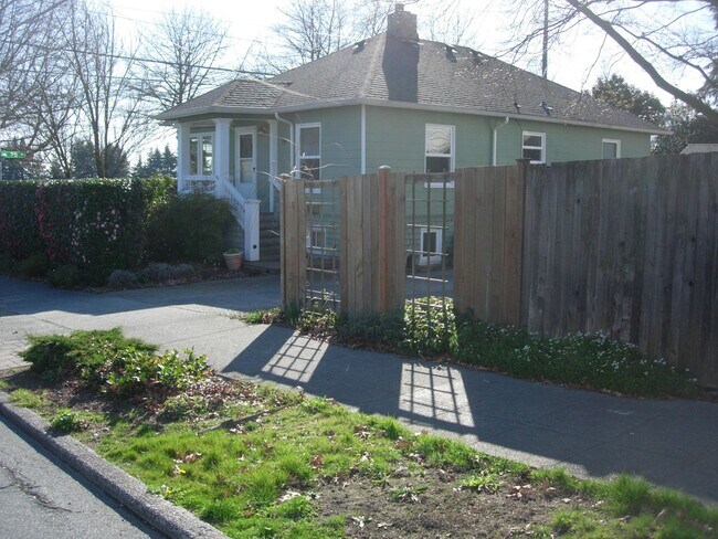 Foto del edificio - 7505 15th Ave NE