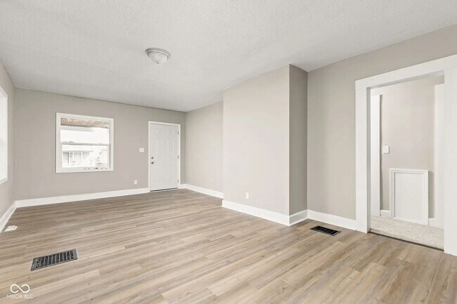 Foto del edificio - 2921 E Brookside Ave