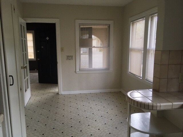 Dining Nook - 470 E Reed St