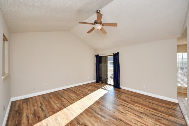 Foto del edificio - 800 Country Pl Dr