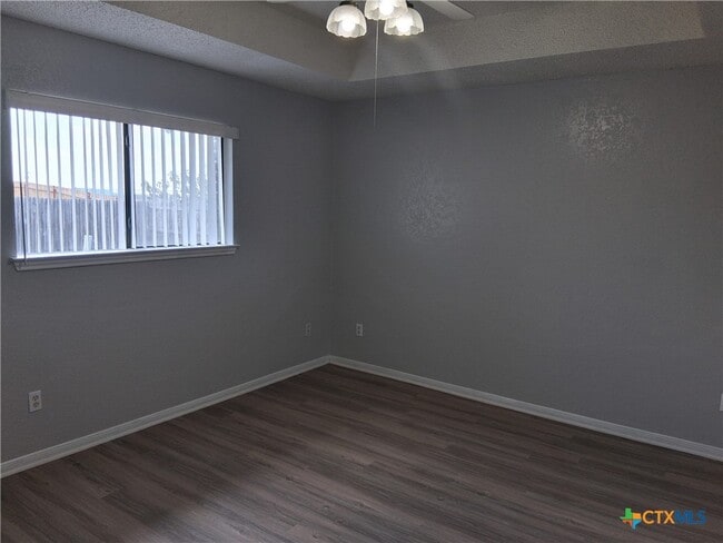 Foto del edificio - 3801 Riverrock Dr