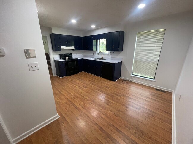 Building Photo - 3215 Bel Ridge Rd