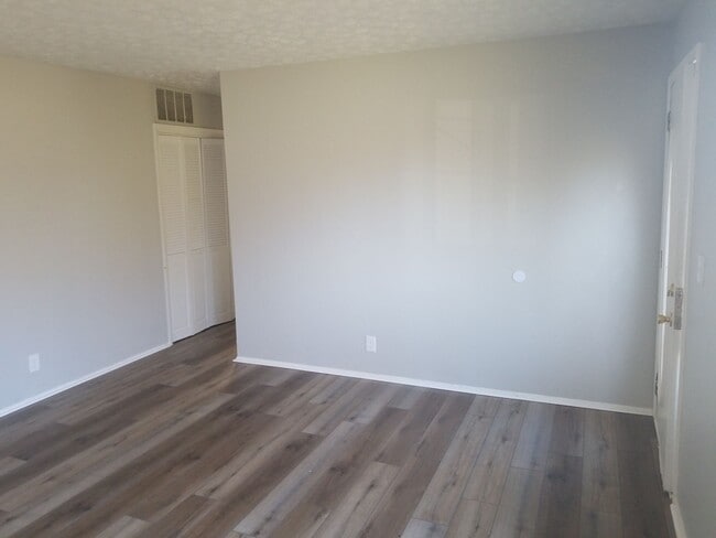 Building Photo - 9812 Saturn Dr