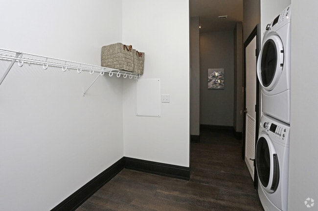 1BR, 1BA - 825 SF - Quarry Town