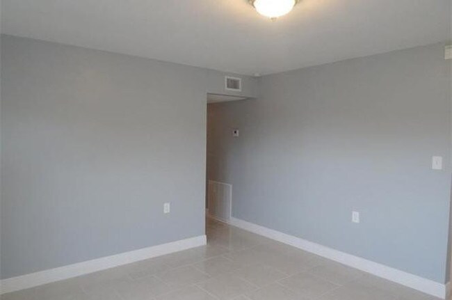 Building Photo - 882 Hyacinth Street