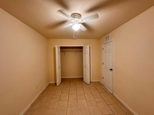 Building Photo - 641 SE 12th Ct