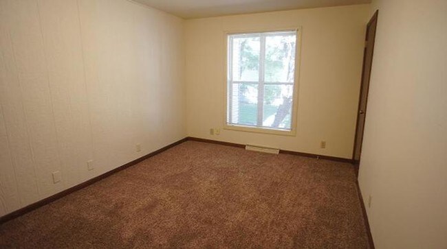 Building Photo - 820 Bukolt Ave