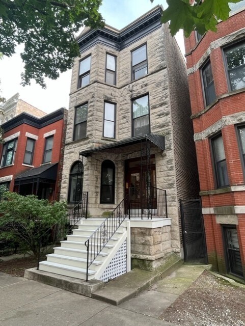 Foto principal - 909 W Newport Ave