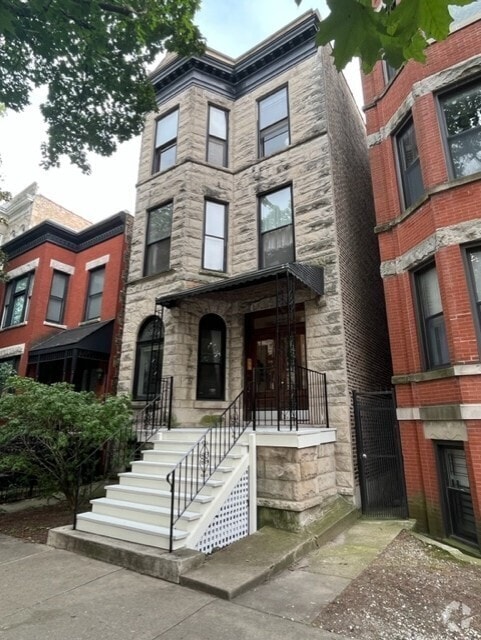 Building Photo - 909 W Newport Ave