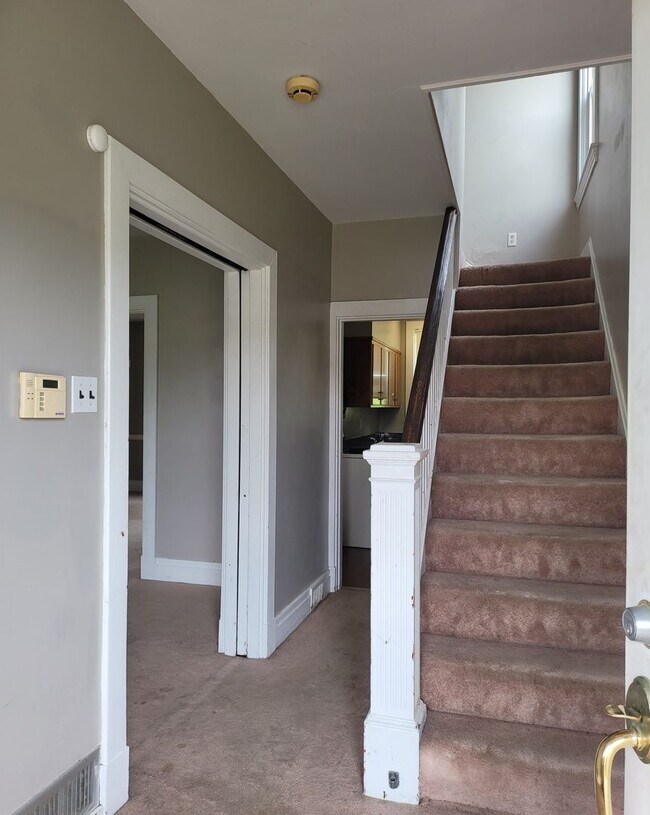 Building Photo - 3 Bedroom w/Garage| Observatory Hill