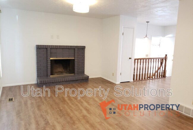 Building Photo - 2880 La Strada Way