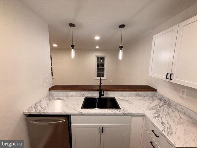 Foto del edificio - 1340 Rigbie Hall Ct