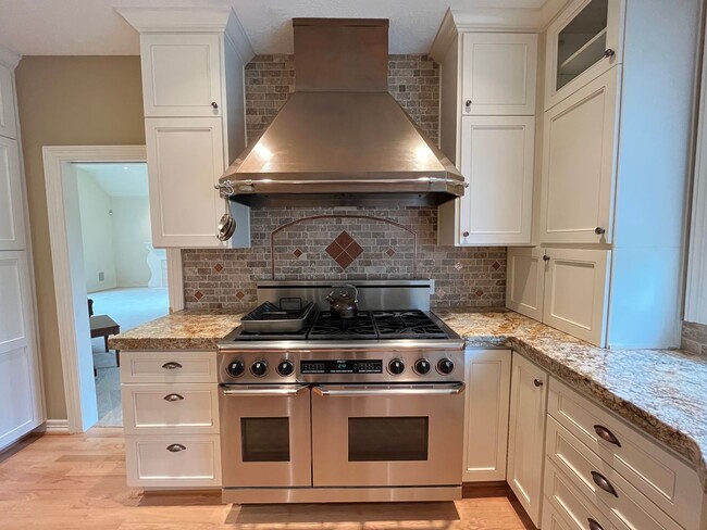 Building Photo - Paradise 4 Bed + 4 Bath Built on Two Lots ...