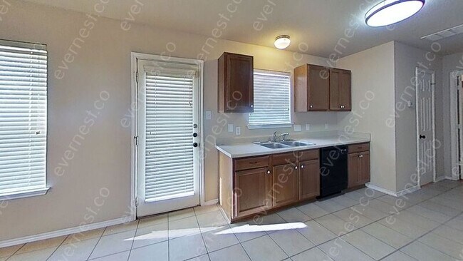 Building Photo - 603 Holbrooke St