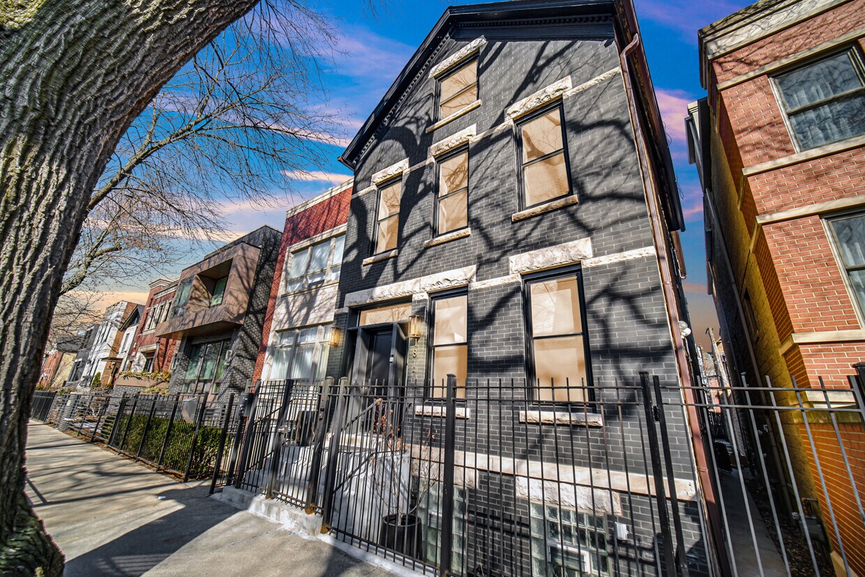 Primary Photo - 1817 N Honore St