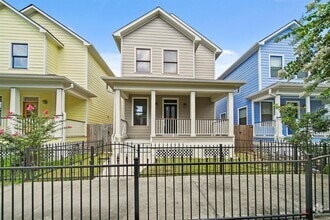 Building Photo - 1053 W 16th St