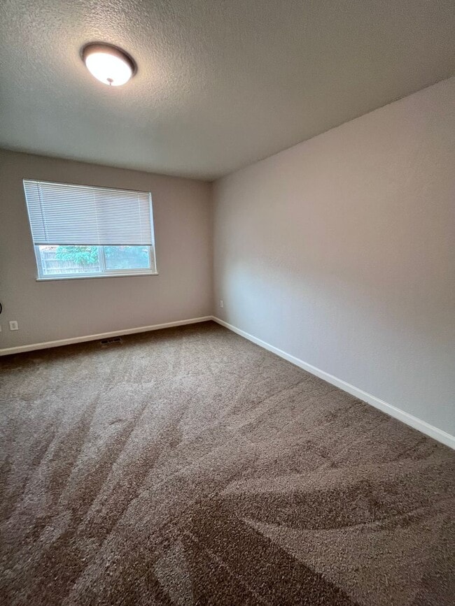 Foto del edificio - Updated 4-bedroom, 2 bathroom home in Thornton!