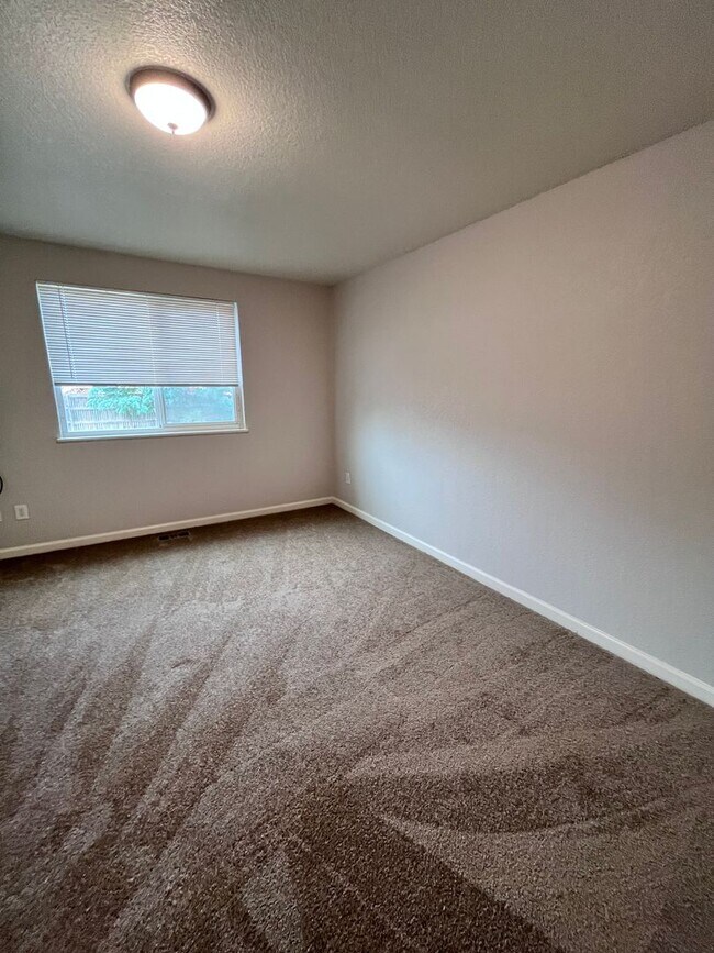Building Photo - Welcome home to your updated 4-bedroom, 2 ...
