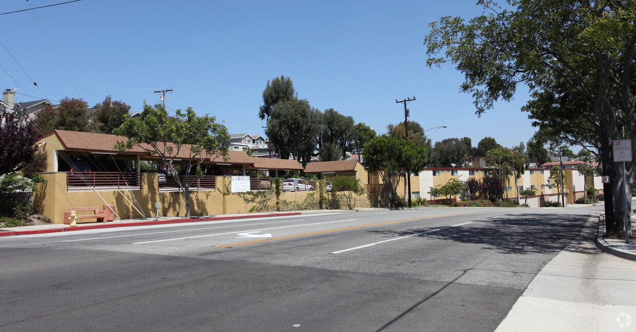 Aviation Townhomes Building Photo - Aviation Townhomes