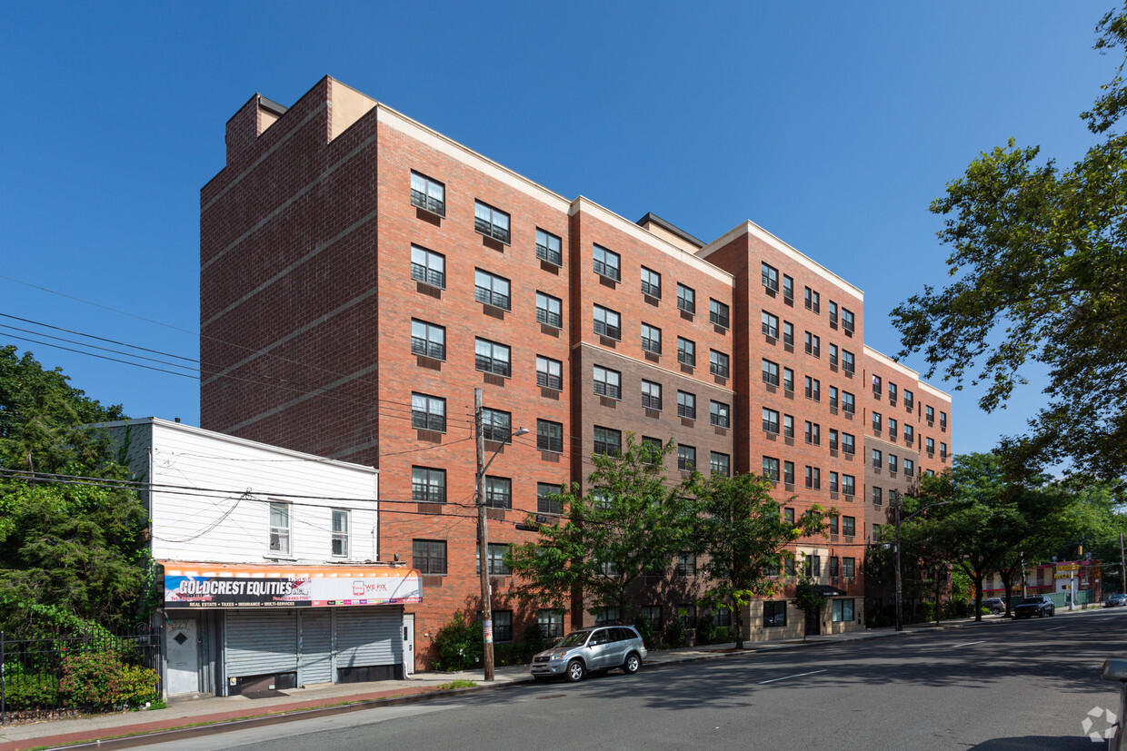 Foto principal - 3677-3681 White Plains Rd