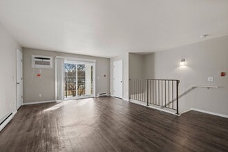 Building Photo - 15 Fountain Cir