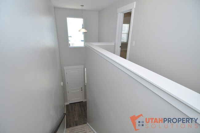 Building Photo - 13012 S Oberon Ln