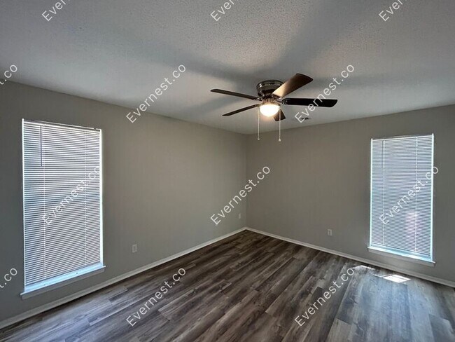 Foto del edificio - 6260 Somerset Dr