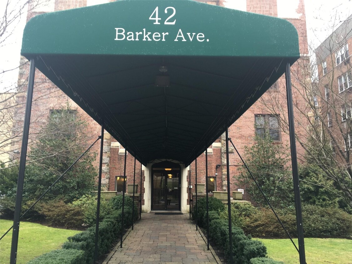 Primary Photo - 42 Barker Ave