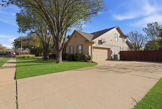 Building Photo - 1101 Countryhill Dr