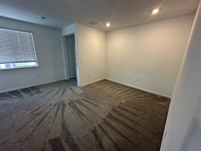 Building Photo - 1652 Matmor Rd