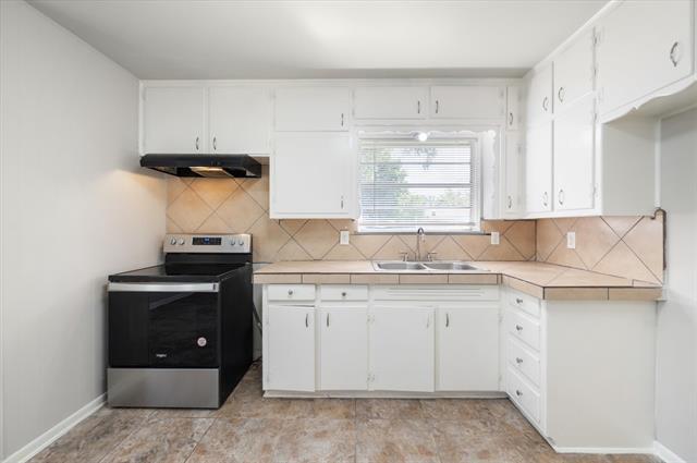 Building Photo - 5213 Santa Rosa Dr