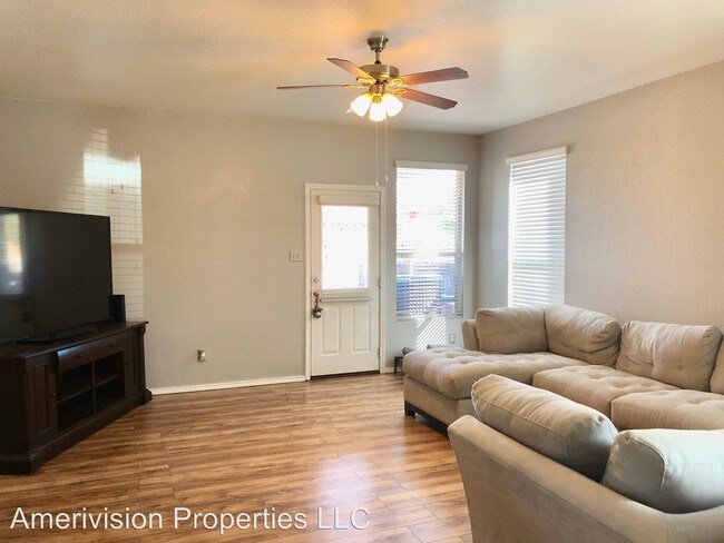 Building Photo - 3 br, 2 bath House - 911 Rustic Light