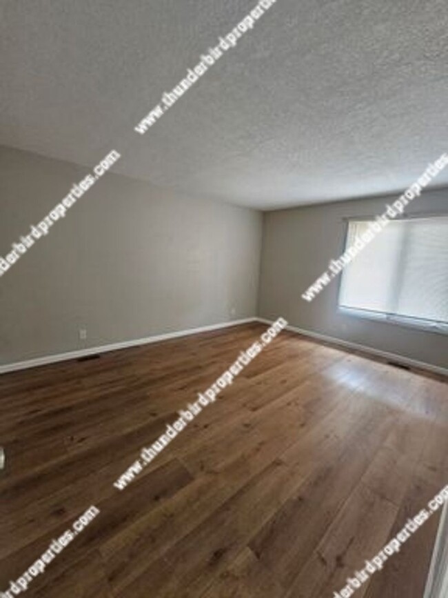 Building Photo - Great 3 bedroom with an office