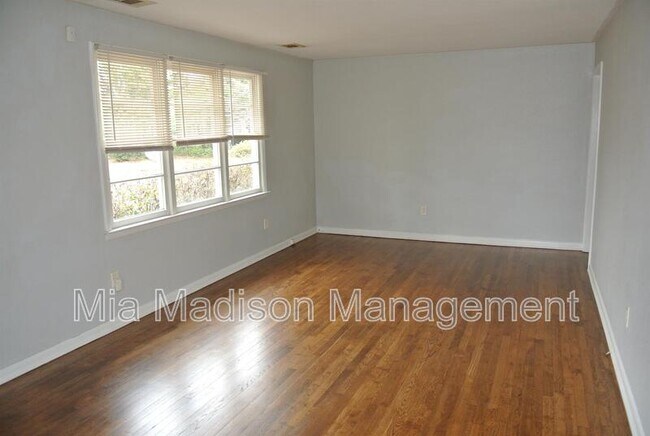 Building Photo - 310 Forrest Ave