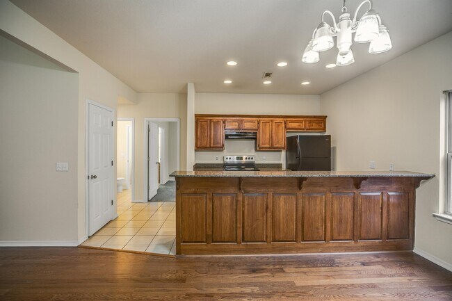Building Photo - 3606 SW Deerfield Blvd