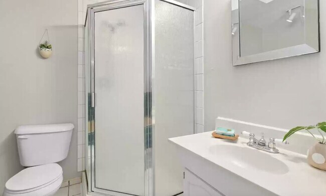 Building Photo - 7059 Lansdowne