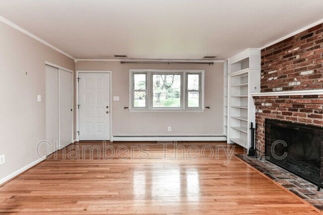 Photo - 3015 James St House