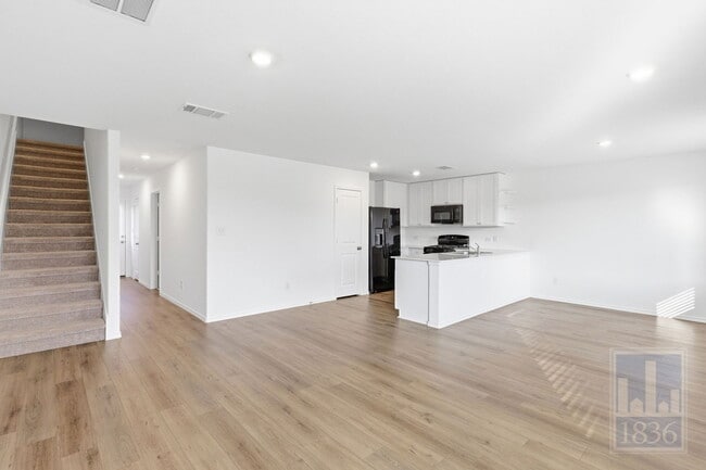 Building Photo - 2213 Cyclone Dr