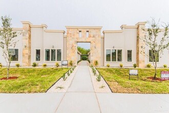 Building Photo - 16 Larkspur Ave