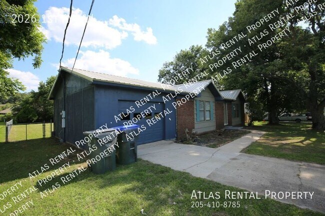 Building Photo - 2026 1st Ave W