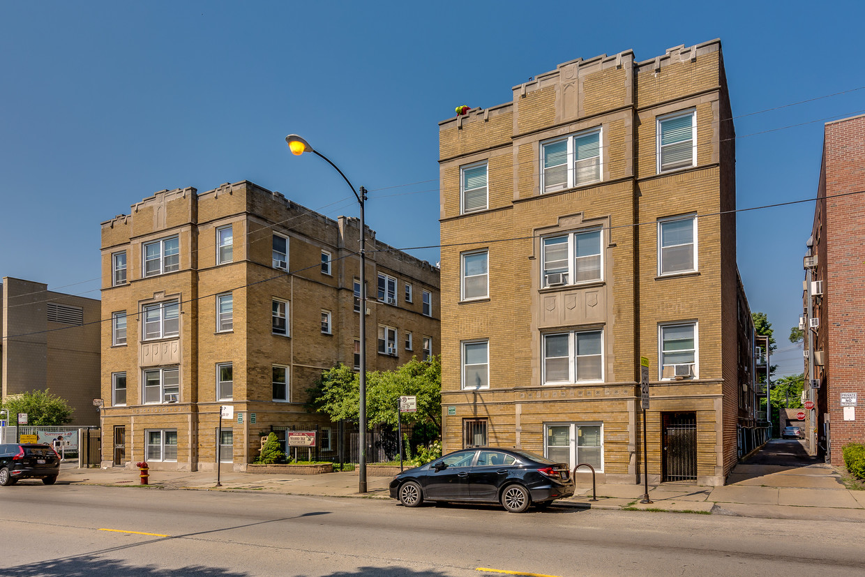 Foto principal - 5736 S Stony Island Ave