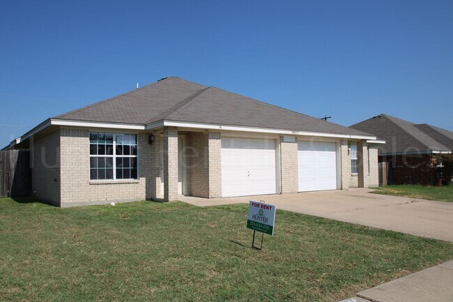 Foto del edificio - 3803 Littleleaf Ct