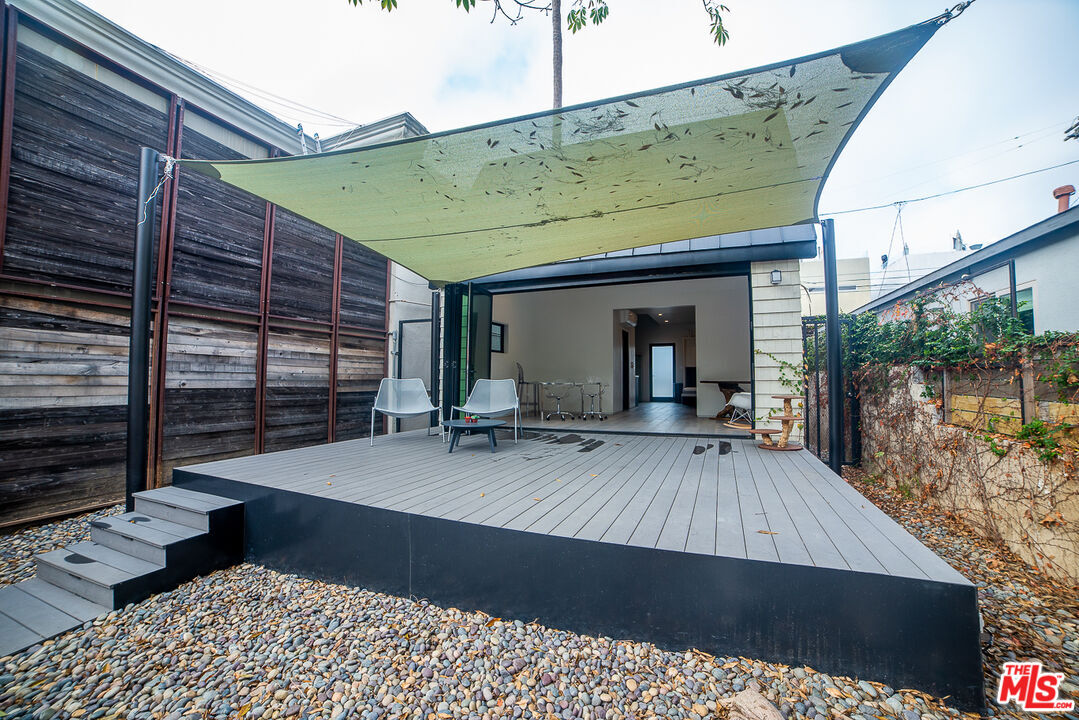 Primary Photo - 205 Venice Way