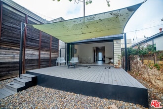 Building Photo - 205 Venice Way