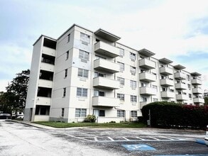 Building Photo - 406 W Azeele St