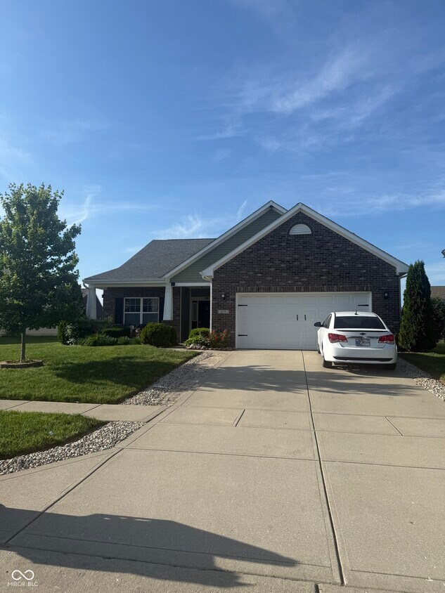 Primary Photo - 874 Rosewood Dr