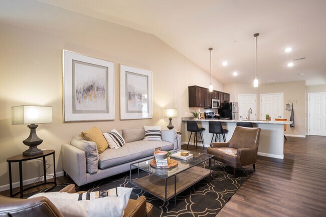 Espacio para todos tus artículos favoritos del hogar - Redwood Miami Township SR 131