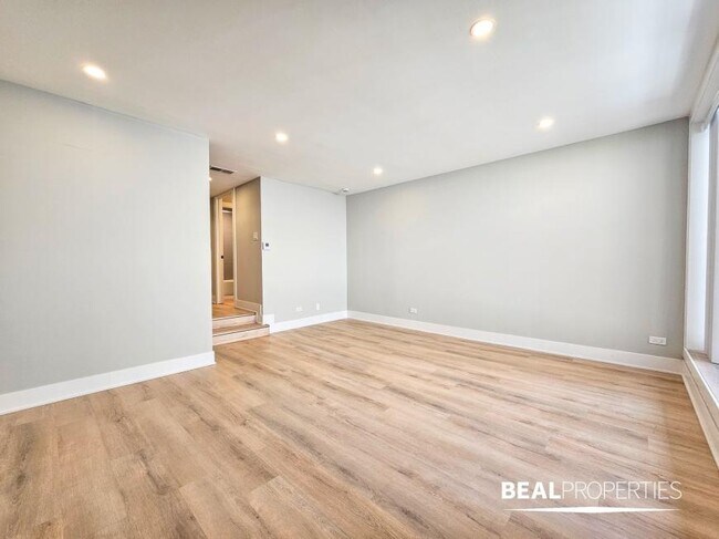 Foto del edificio - 0 bedroom in CHICAGO IL 60610