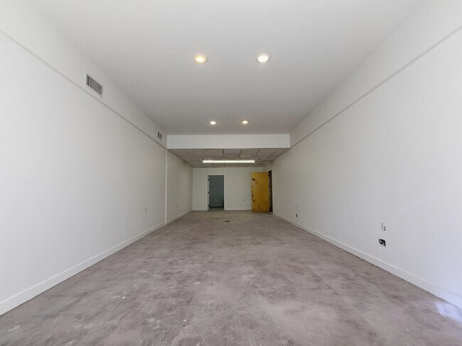 Building Photo - 2531 W Morton St